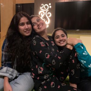 Kamya Punjabi with her sisters