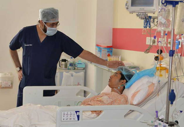 Dr Arvinder Singh Soin treat his patient of liver transplant at Medanta - The Medicity