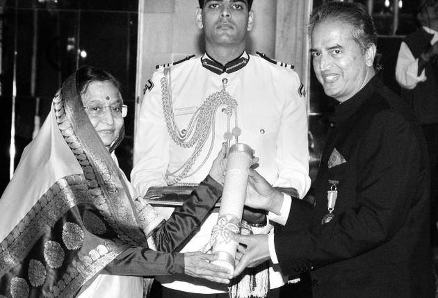 Dr. Devi Prasad Shetty Received Padma Bhushan Awards through President of India in 2012