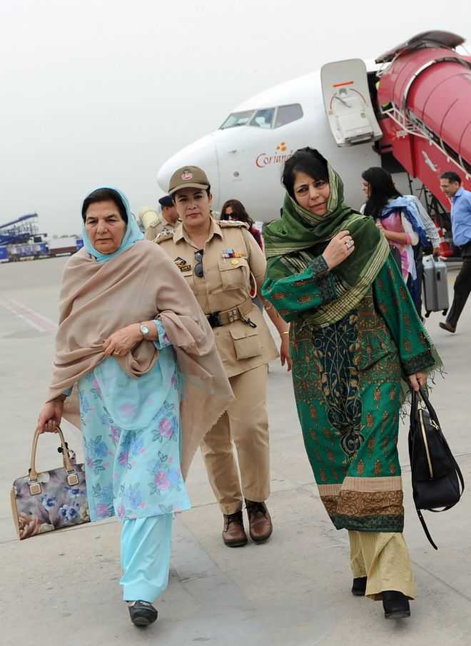 Mehbooba Mufti With Her Mother