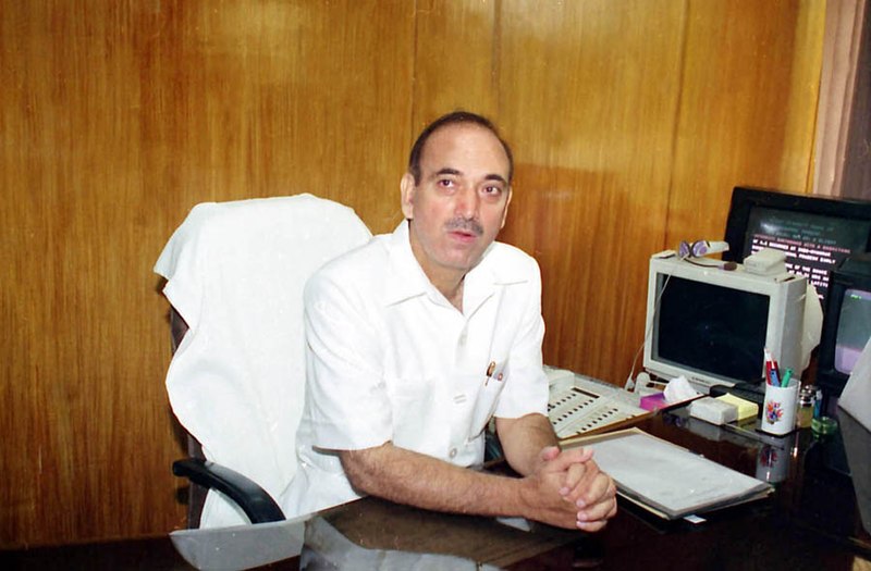 Shri Ghulam Nabi Azad assumes charge of the Union Minister for Urban Development in New Delhi on May 25, 2004