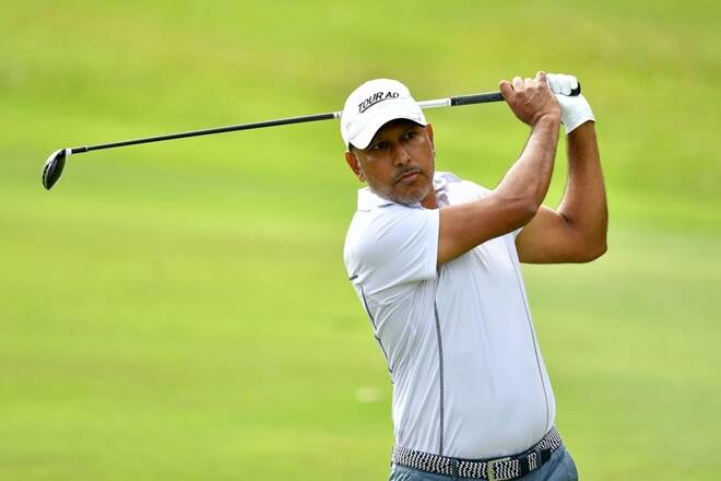 Jeev Milkha Singh playing golf