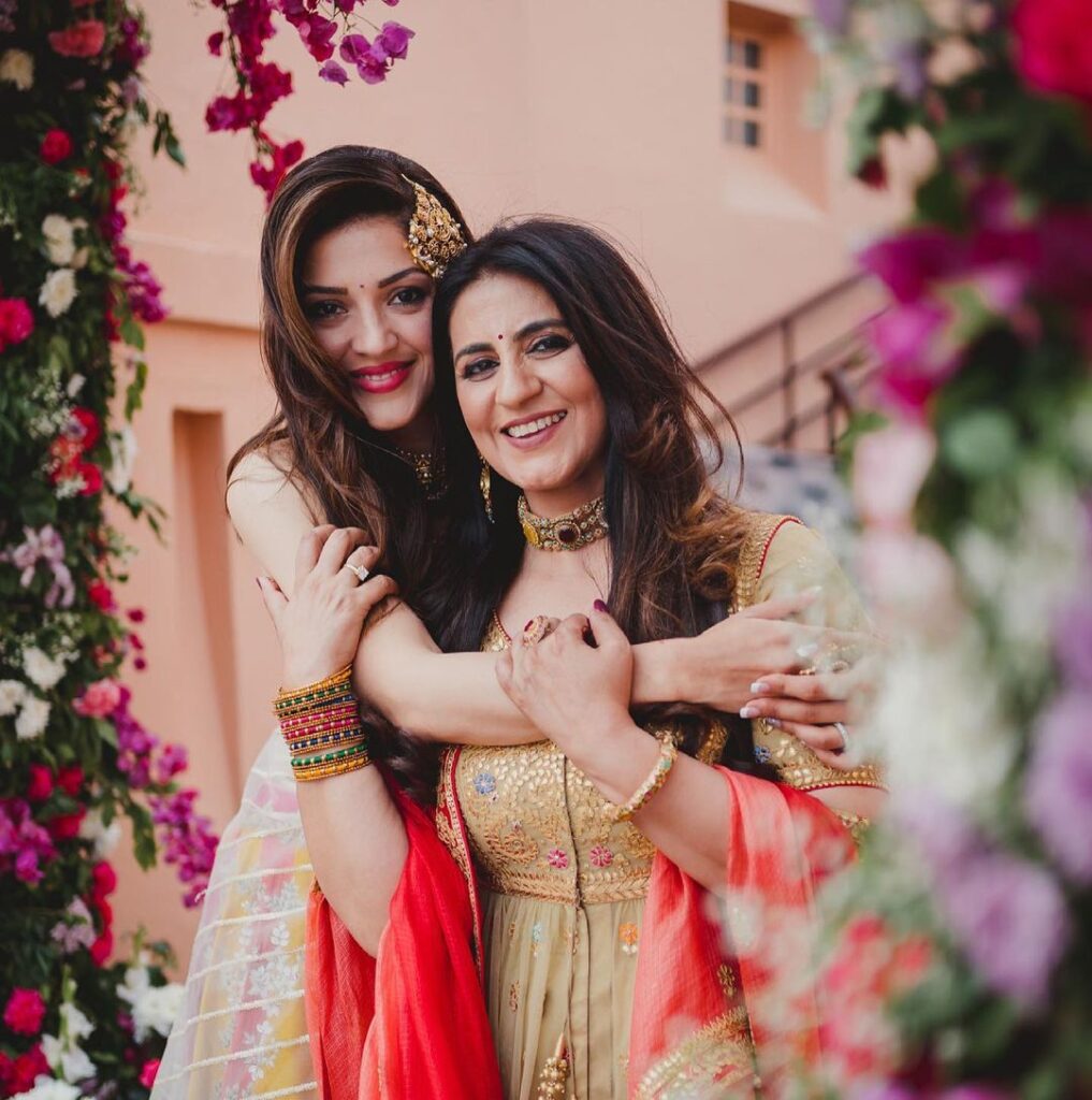 Mehreen Kaur Pirzada with her mom