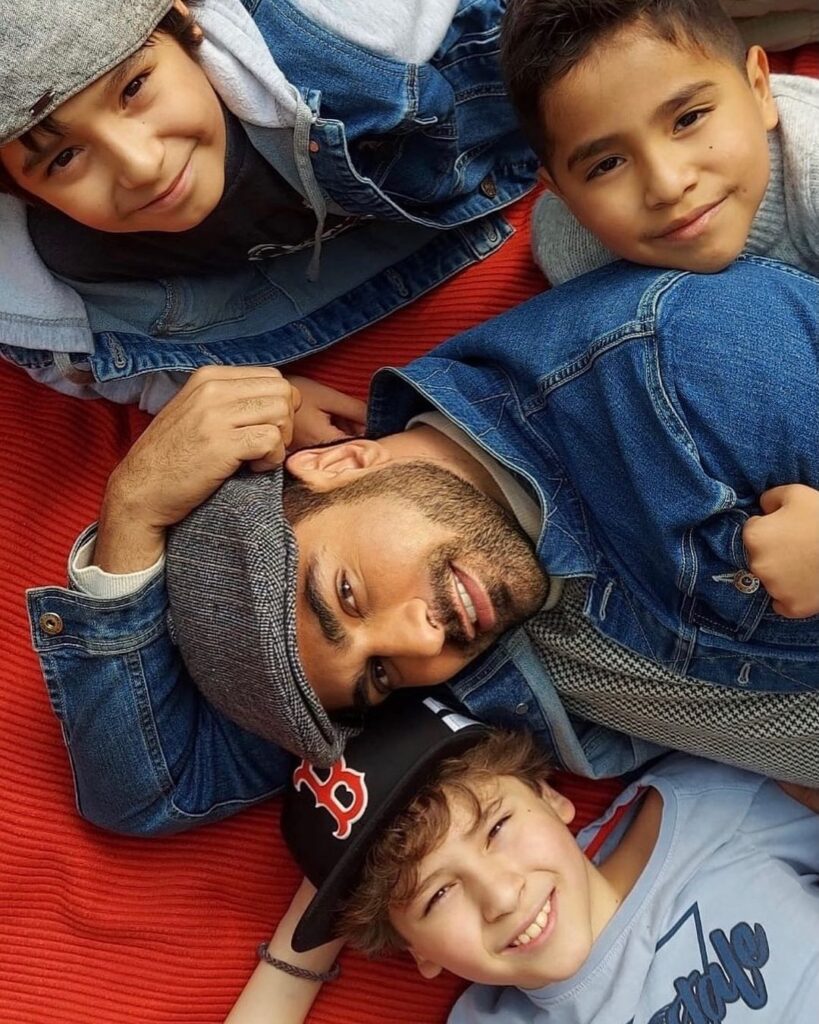 Ariel Miramontes with his children