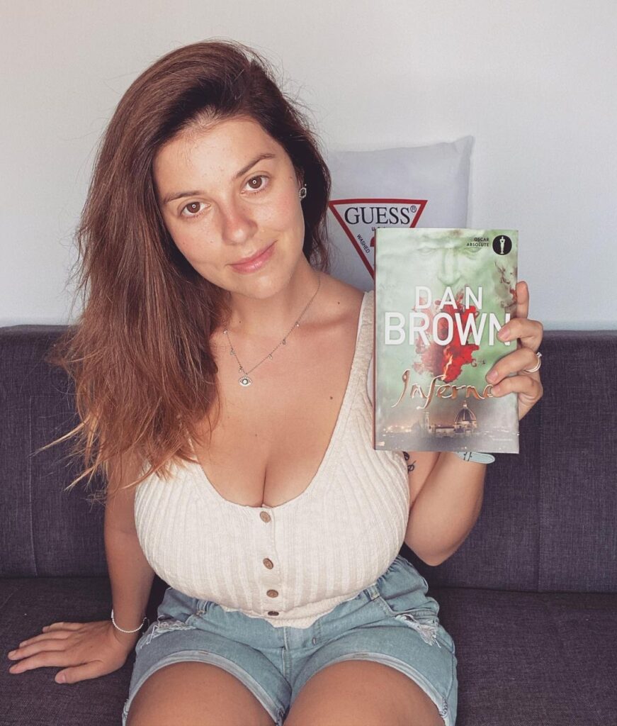Mady Gio with her favourite Book 'Inferno'