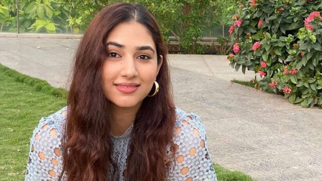 Disha Parmar (Actress) Height, Age, Boyfriend, Family 2022