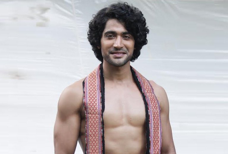 Sanam Johar Wiki – Biography, Age, Height, Girlfriend, Father, Family