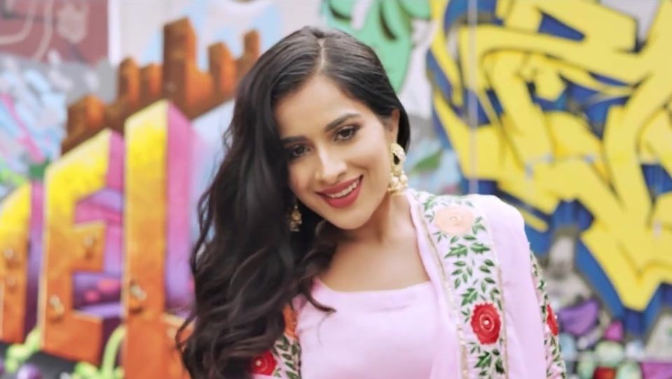 Sara Gurpal Bio, Age, Height, Husband, Family, Best Songs 2022, real name