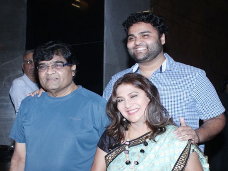 Ashok-Saraf-with-his-family