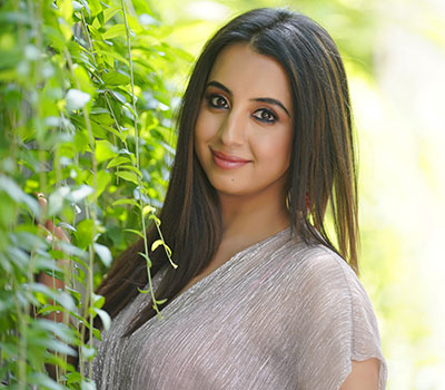 sanjjanaa-galrani-light-gray-glitter-dressthumb