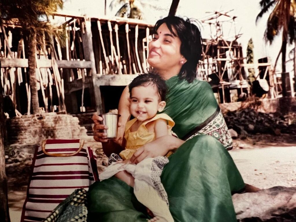 Aaditi with her mother in her childhood