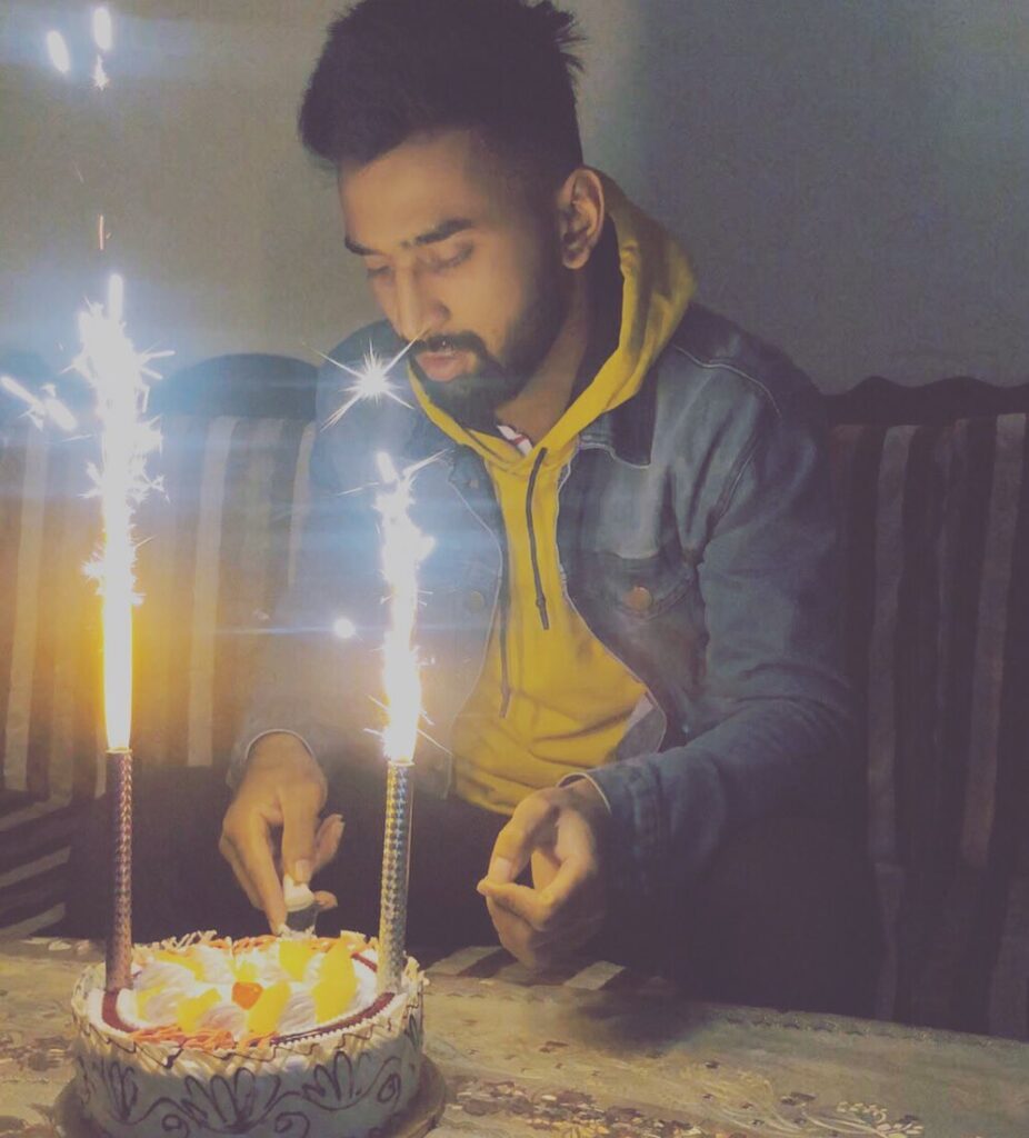 Abdullah Shafique cut cake on his birthday
