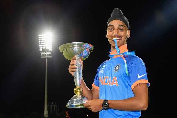 Arshdeep Singh won medal and trophy after match