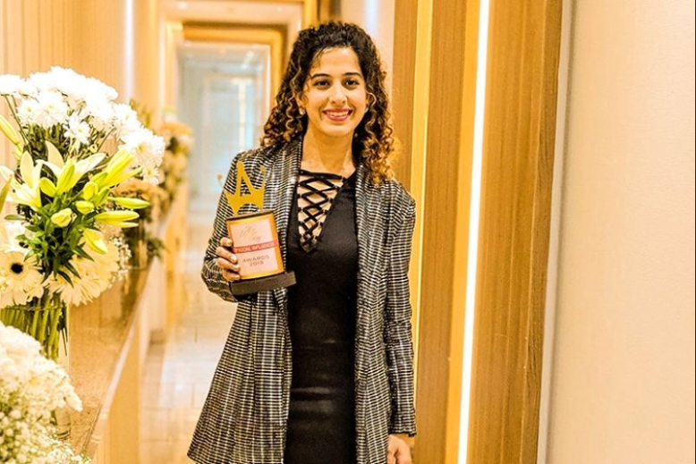 Kamiya Jani awarded as the Best Influencer of the year