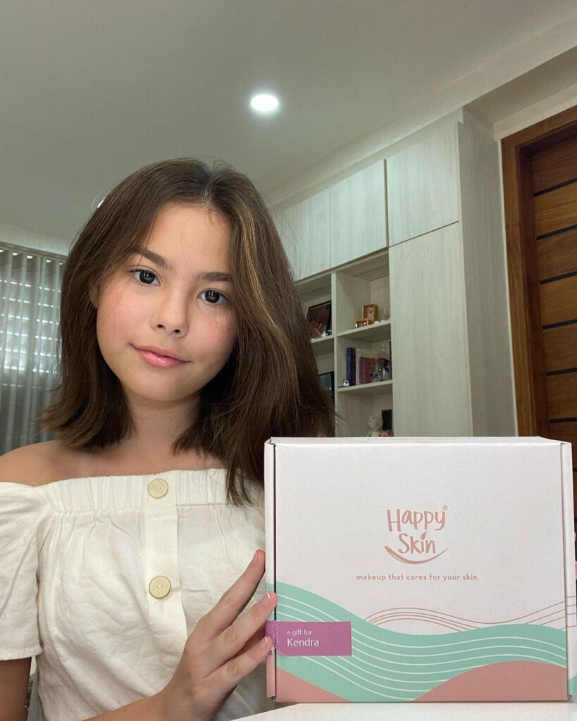 Kramer Kendra influence to her fans to buy this Happy Skin products