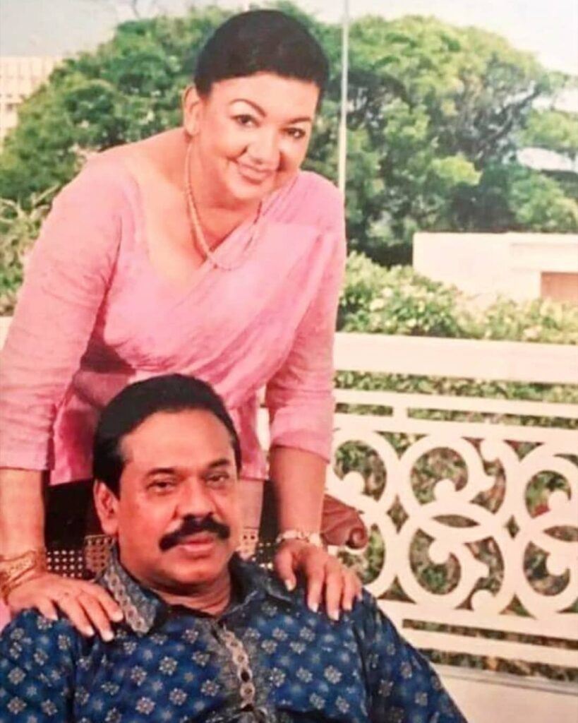Mahinda Rajapaksa old photo with her wife