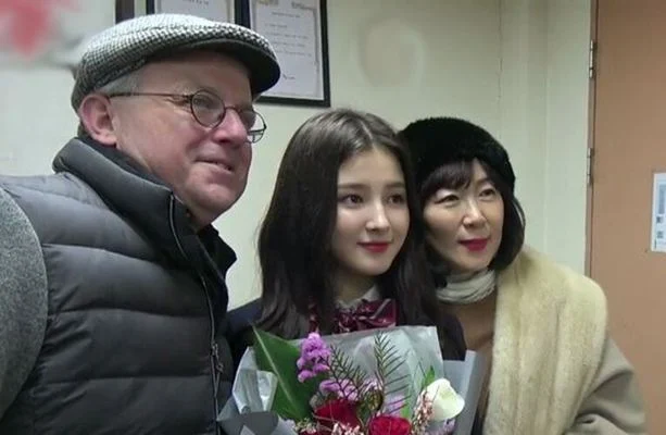 Nancy-with-her-parents