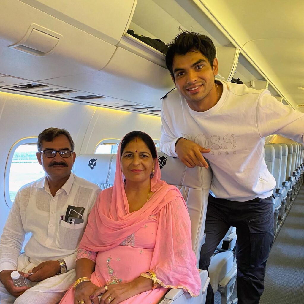 Neeraj Chopra with his father and mother