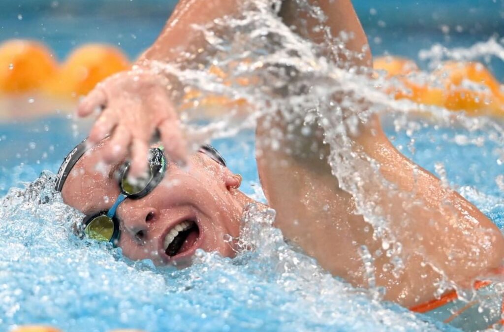 Ariarne Titmus swims 400m and 200m