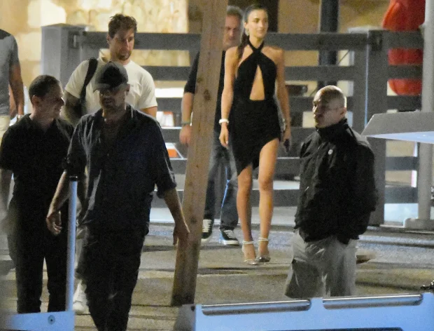 Maria with Leonardo DiCaprio leaving a nightclub and walking along a marina