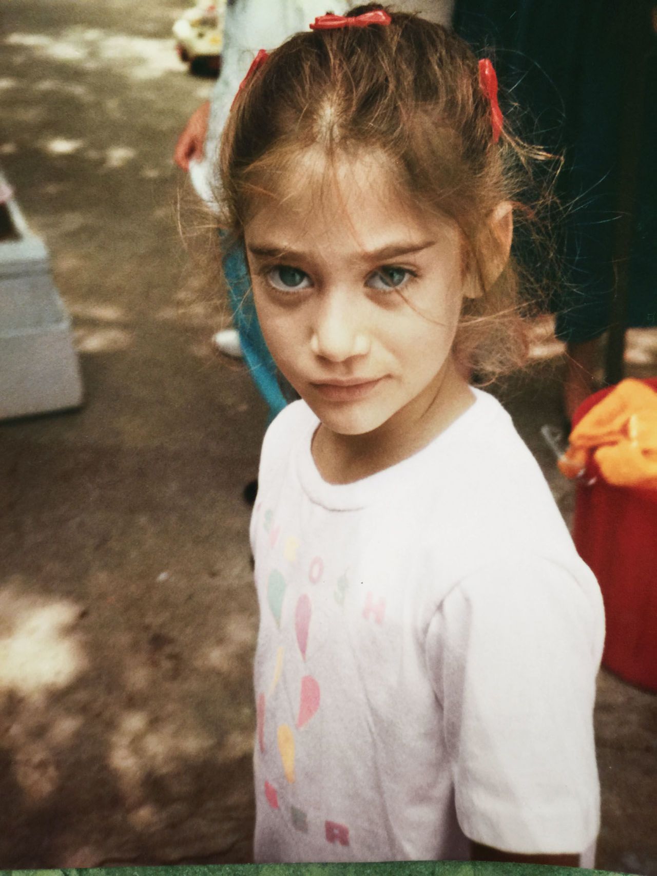 Lizzy Caplan Childhood