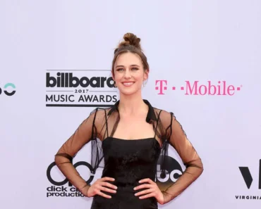 Devon Lee Carlson Wiki, Age, Height, Boyfriend, Family, Ethnicity, Net Worth, Biography & More