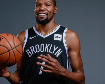 Kevin Durant Wiki, Age, Height, Weight, Wife, Parents, Career, Net Worth, Salary, Biography & More