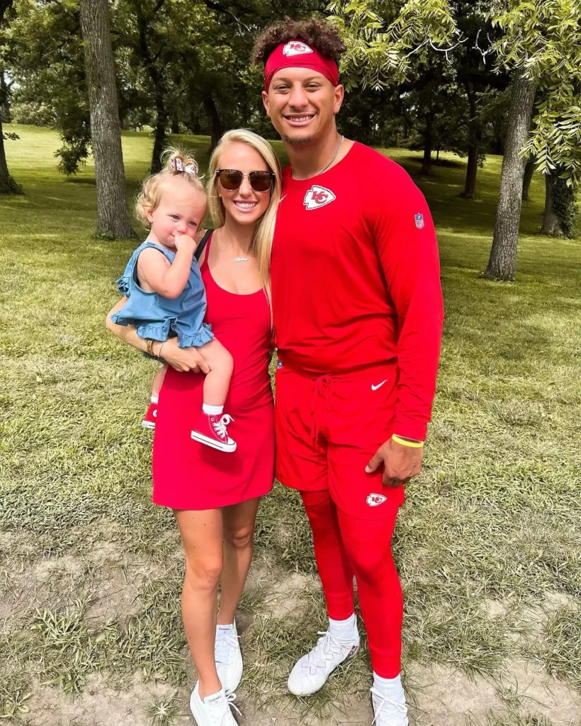 Patrick Mahomes with daughter and wife