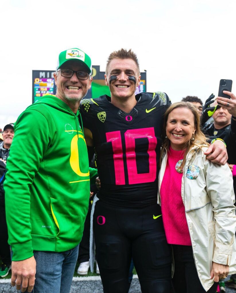 Bo Nix with his father and mother