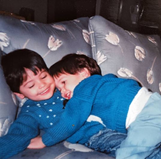 Childhood photo of Tristan with his brother Andrew Tate