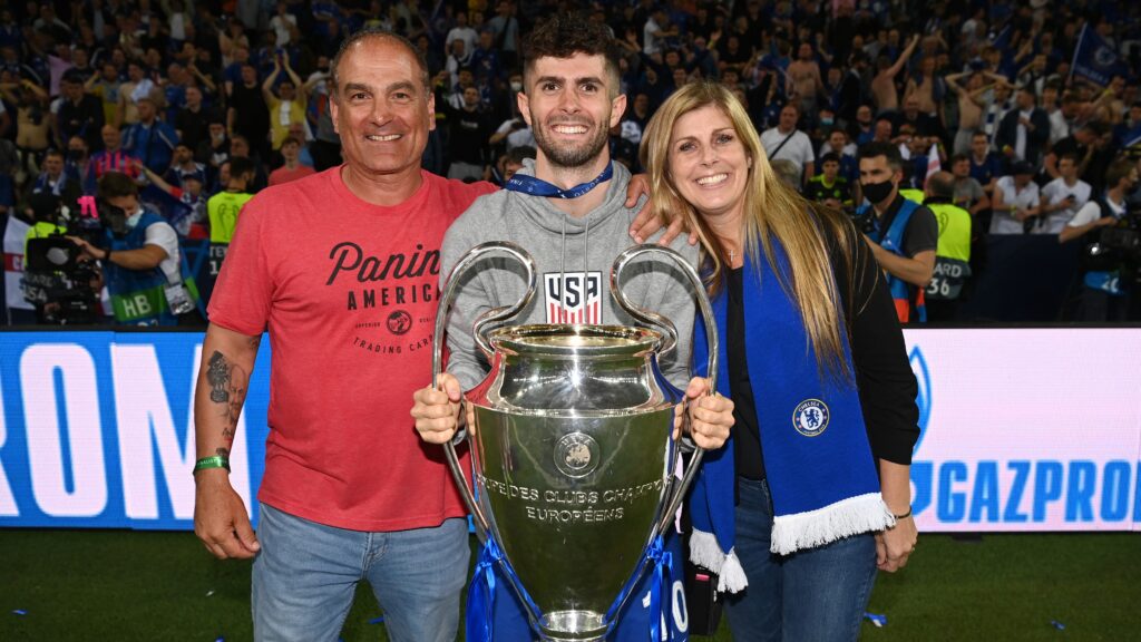 Christian Pulisic with his father and mother