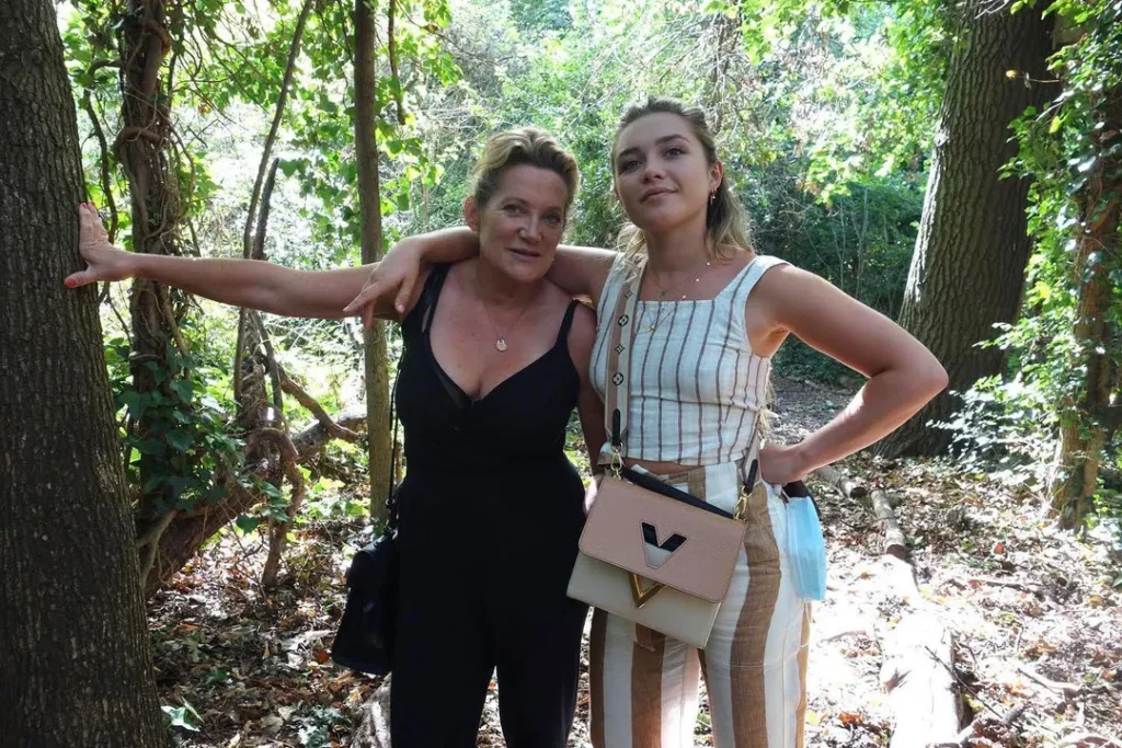 Florence Pugh with her mother