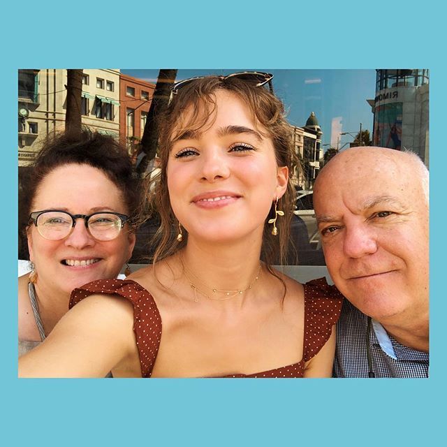Haley Lu Richardson with her Parents