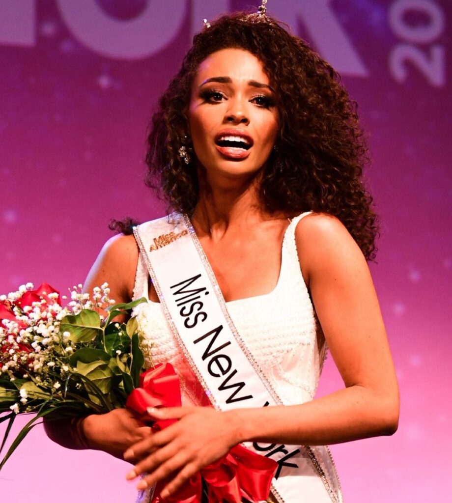 Taryn Delanie Smith won the crown of Miss New York 2022