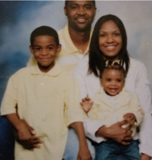 Tee Morant with his family