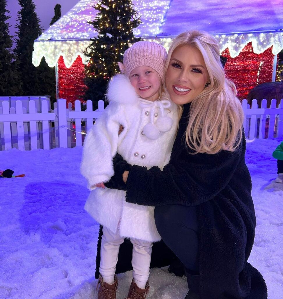 Gretchen Rossi with her daughter