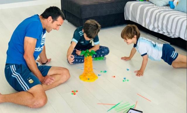 Elisa Montero husband playing with his kids