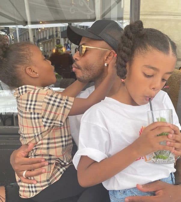 Andre Ayew with his daughters