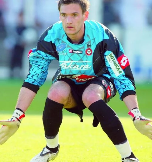 Hugo Lloris playing for Nice