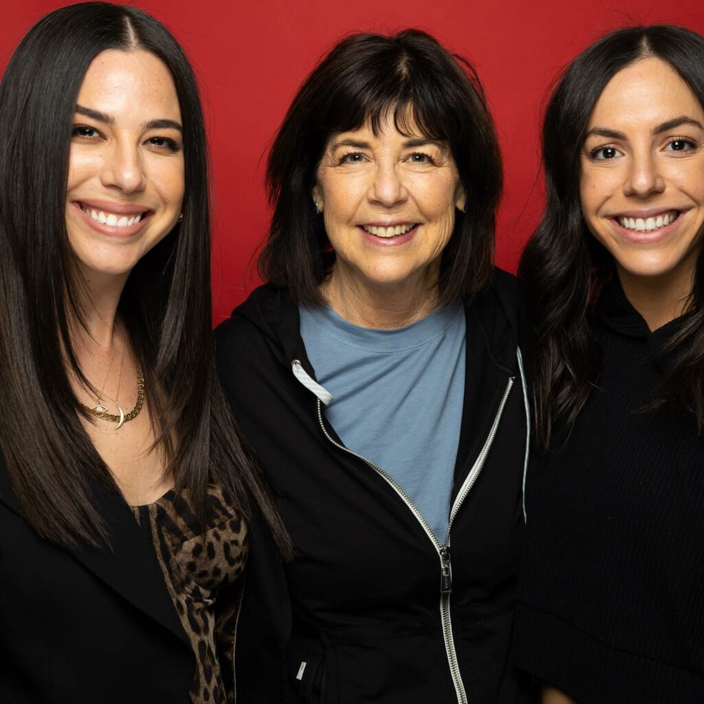 Rachel Wolfson with her mother and sister