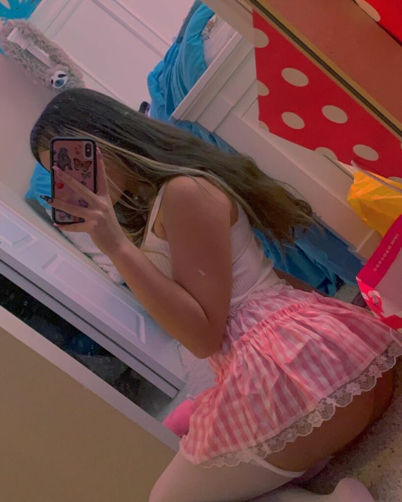 Baby Ashlee mirror selfie