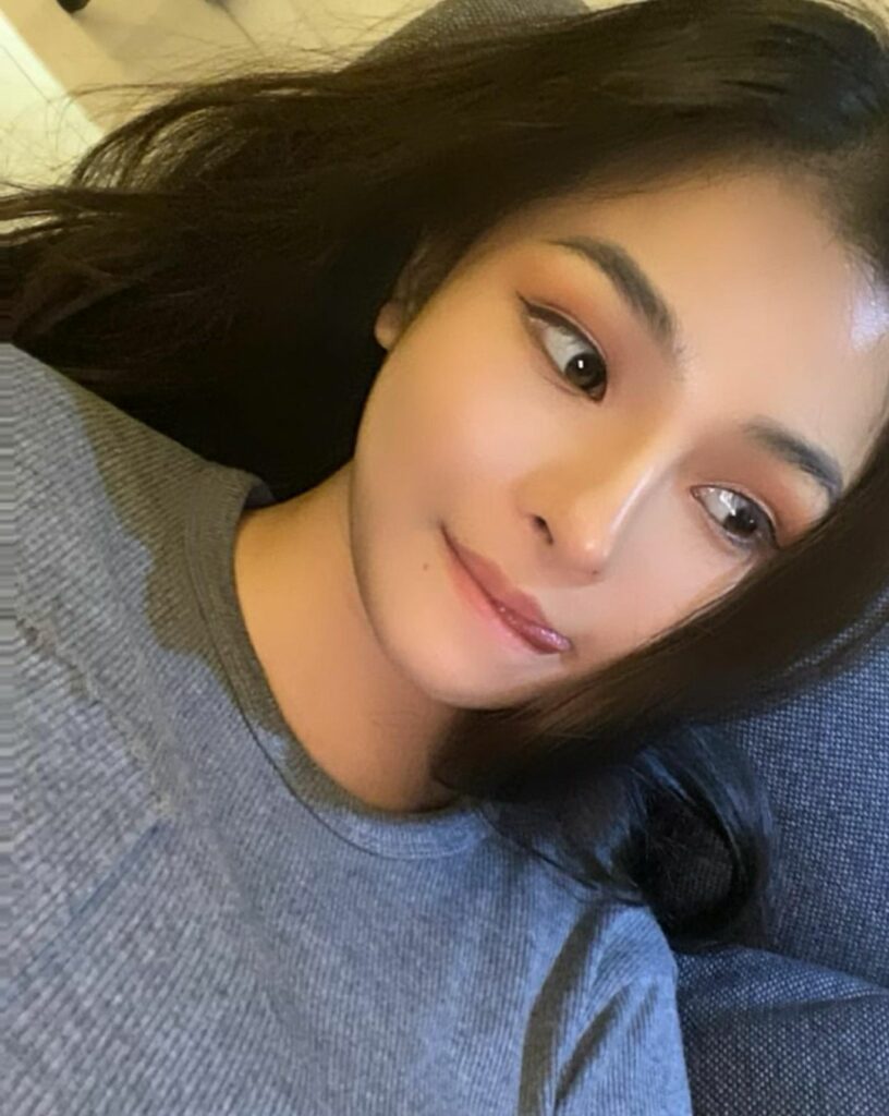 Angeli Khang selfie