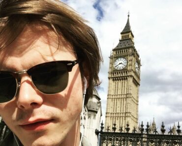 Charlie Heaton Wiki, Age, Height, Wife, Girlfriend, Parents, Child, Net Worth, Biography & More