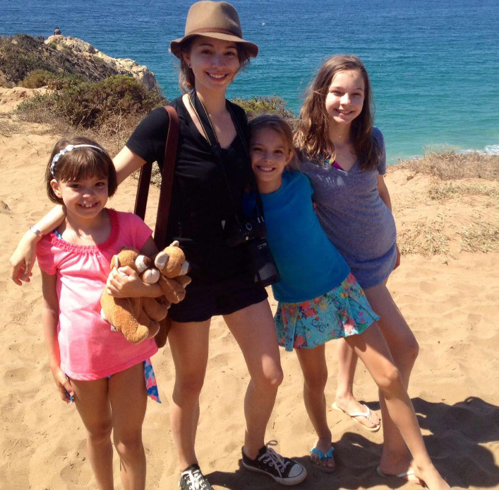 Emma Myers with her younger sisters on a vacation