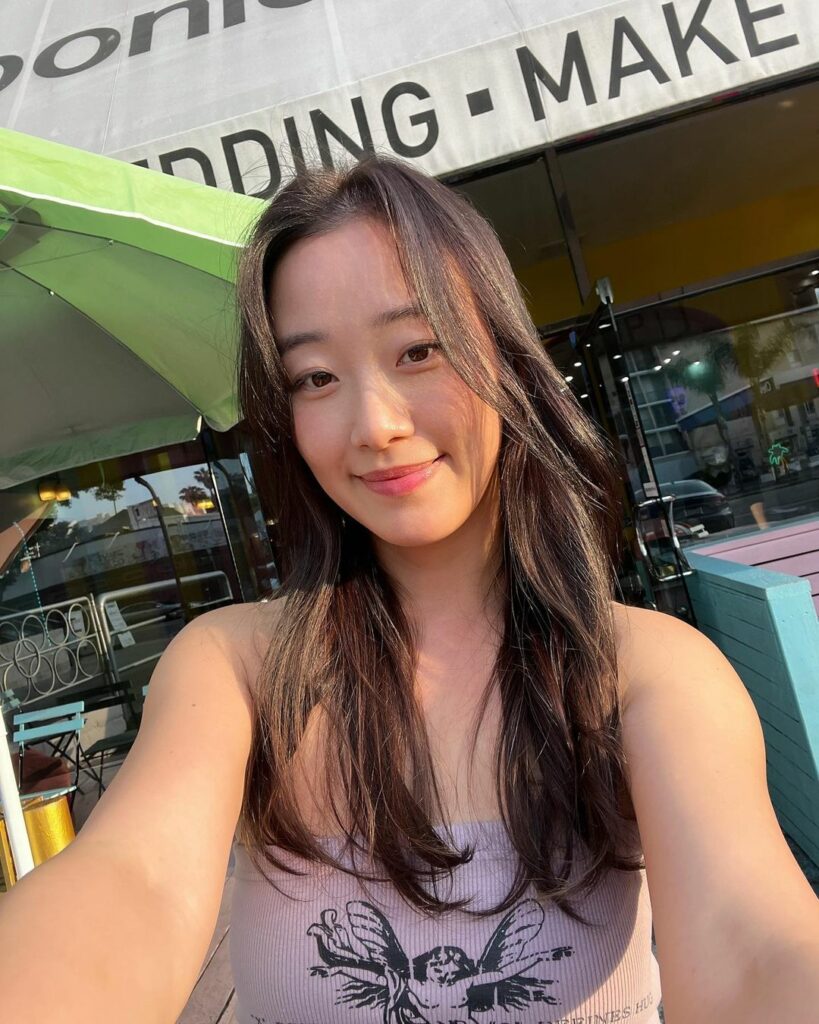 Gia Kim selfie