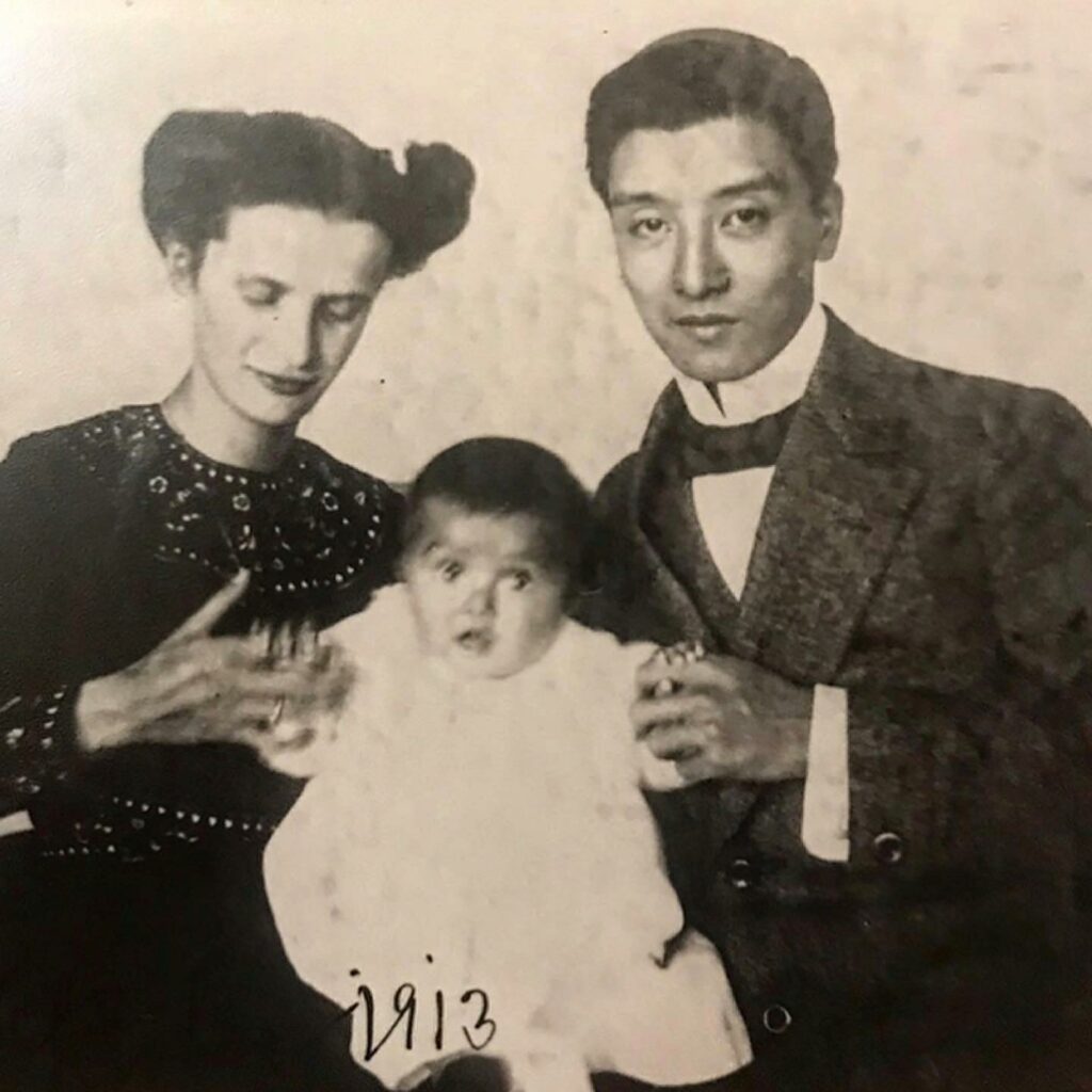 Highdee Kuan childhood photo with her parents