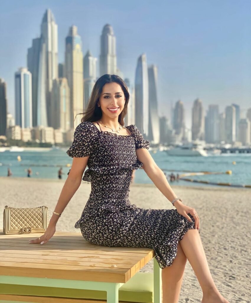 Linda Andrade as the Rich Housewife of Dubai