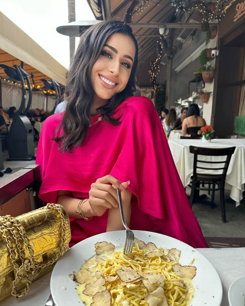 Linda Andrade eats food in expensive restaurant