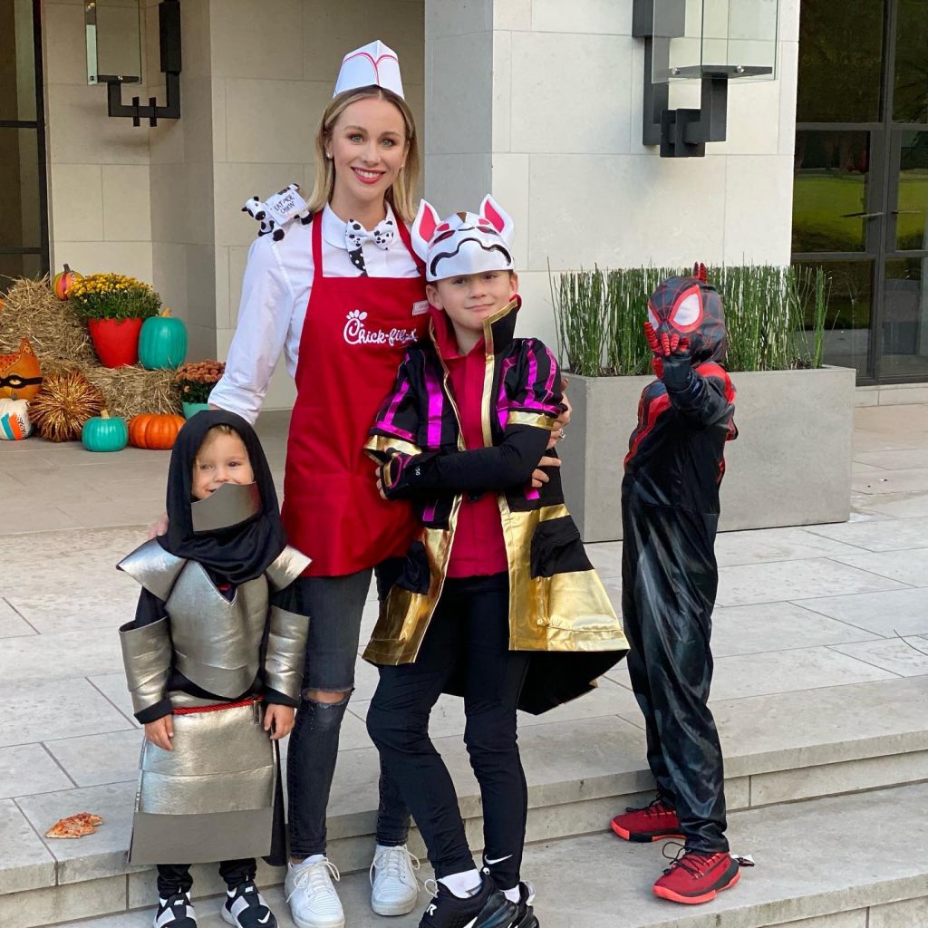 Candice Crawford with her kids