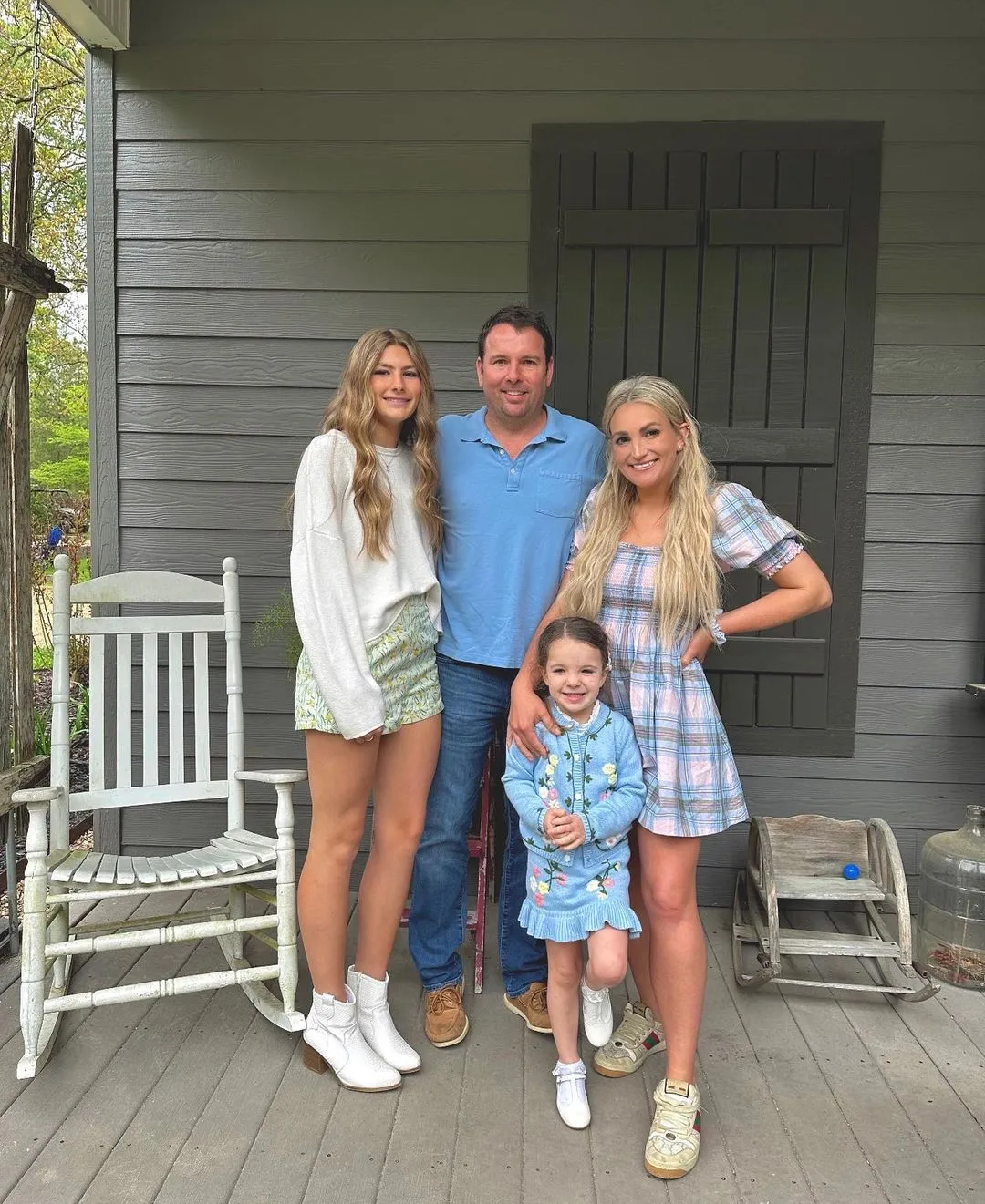 Jamie Lynn Spears with her husband and two daughters